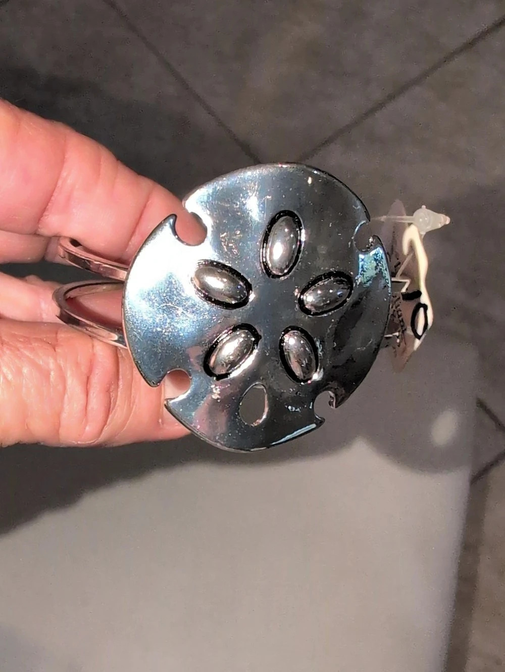True Statement Silver Tone Seashell Bracelet NWT